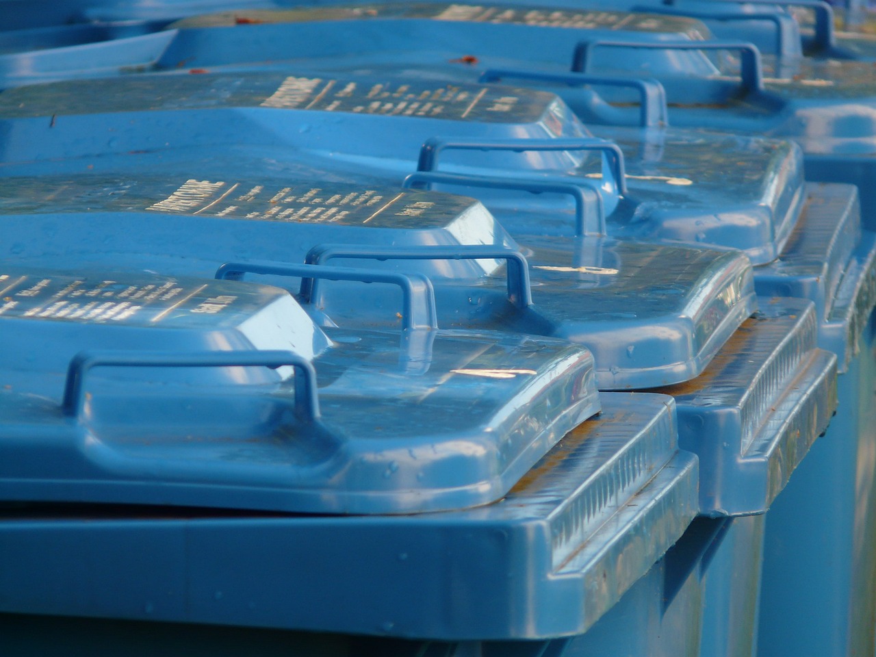 picking a trash can cleaning company in bucks county